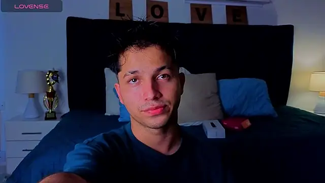 Issac james  online show from April 10, 2026, 4:06 am