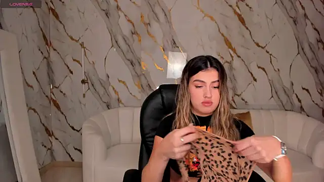 Snapshot of PaulinaSantos_ chatting on March 3, 2025, 7:17 pm PaulinaSantos online show from March 3, 2025, 7:17 pm