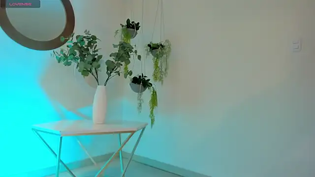 Snapshot of PaulinaSantos_ chatting on March 18, 2025, 7:31 pm PaulinaSantos online show from March 18, 2025, 7:31 pm