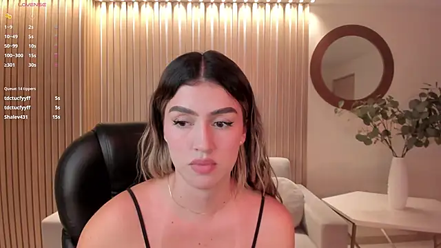 Snapshot of PaulinaSantos_ chatting on March 21, 2025, 1:34 am PaulinaSantos online show from March 21, 2025, 1:34 am