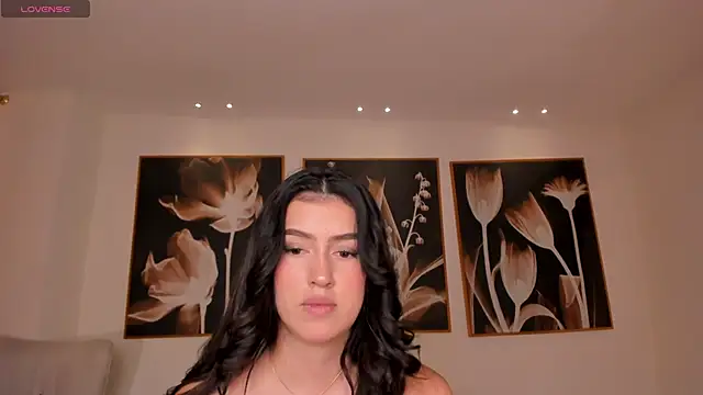 Snapshot of PaulinaSantos_ chatting on November 5, 2025, 7:36 pm PaulinaSantos online show from November 5, 2025, 7:36 pm