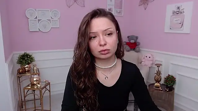 LucySkilar online show from February 15, 2026, 5:26 am