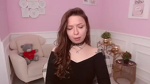 LucySkilar online show from April 13, 2026, 4:29 am