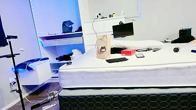 Snapshot of THICKwithDICKK chatting on March 22, 2025, 3:20 am THICKwithDICKK online show from March 22, 2025, 3:20 am