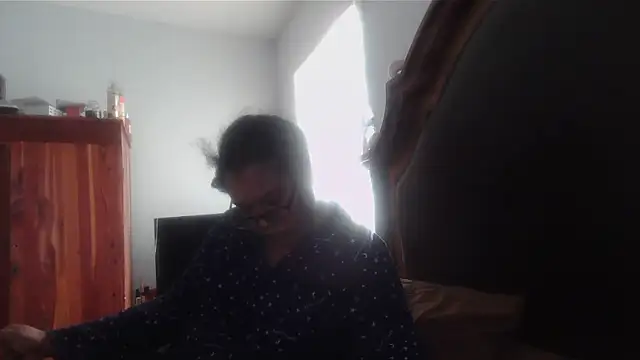 ebonyred online show from November 14, 2025, 2:05 pm