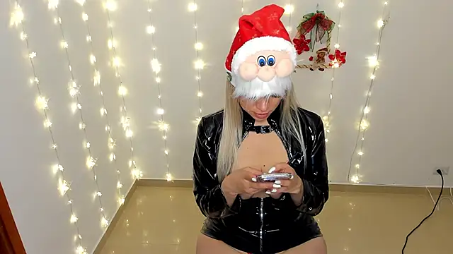 nicole valencia  online show from November 30, 2025, 3:38 pm