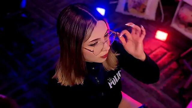 EmilyMiller  online show from July 11, 2026, 3:59 pm