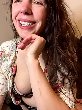 GillKelly online show from October 28, 2025, 7:12 am