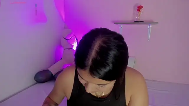 Oriana Guzman online show from November 11, 2025, 11:27 pm