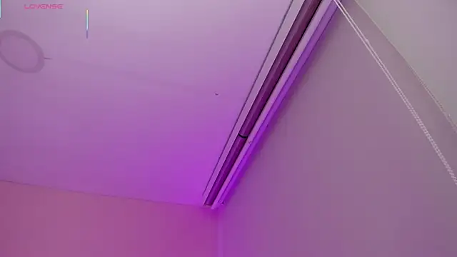 Oriana Guzman online show from March 4, 2026, 1:22 am