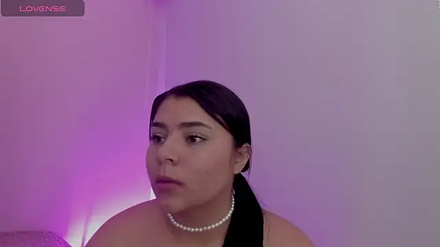 Oriana Guzman online show from April 11, 2026, 7:45 am