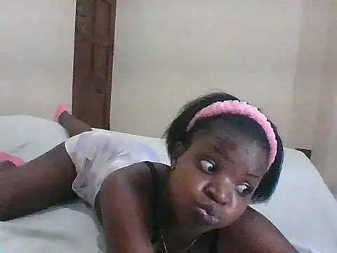 hotgal1112 online show from February 1, 2026, 8:18 pm