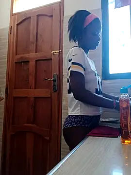 hotgal1112 online show from February 2, 2026, 9:41 am