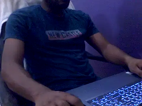 Snapshot of akinston chatting on July 12, 2026, 5:31 am akinston online show from July 12, 2026, 5:31 am