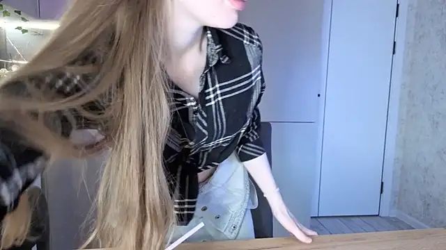 LissaCain online show from April 22, 2026, 5:32 am