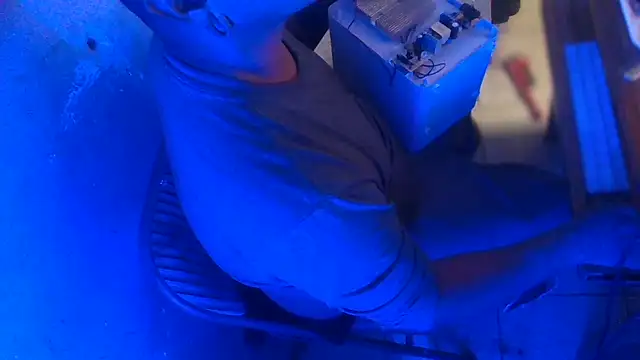 AlanDickson online show from December 15, 2025, 2:27 am