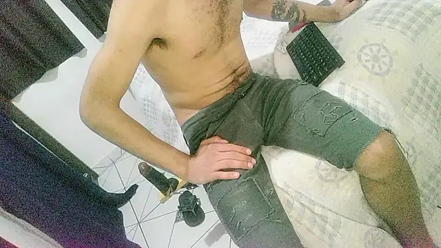 Snapshot of UncutToyBoy23cm chatting on November 3, 2025, 4:30 pm UncutToyBoy23cm online show from November 3, 2025, 4:30 pm