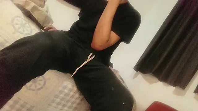 Snapshot of UncutToyBoy23cm chatting on November 11, 2025, 7:30 am UncutToyBoy23cm online show from November 11, 2025, 7:30 am