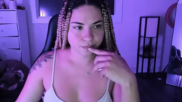 MelSaunders online show from October 28, 2025, 4:05 am