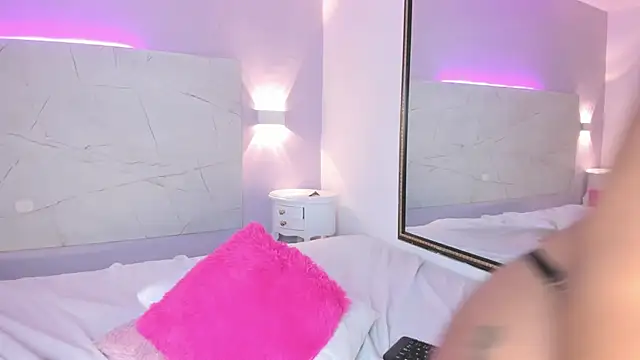 AbrilBrent online show from March 8, 2025, 11:49 pm