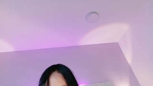 AbrilBrent online show from October 2, 2025, 8:05 pm