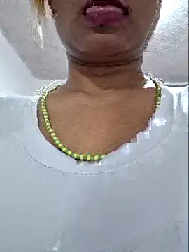 gatadeojosclaros online show from October 19, 2025, 2:45 am