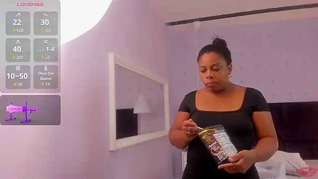 Snapshot of BrianaHazel chatting on October 6, 2025, 11:24 pm BrianaHazel online show from October 6, 2025, 11:24 pm