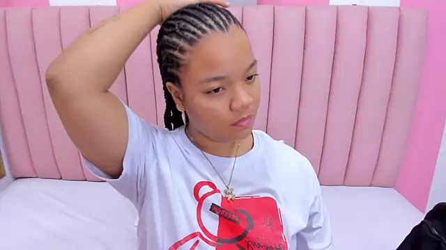 ISABELLA 020 online show from March 18, 2025, 11:30 am