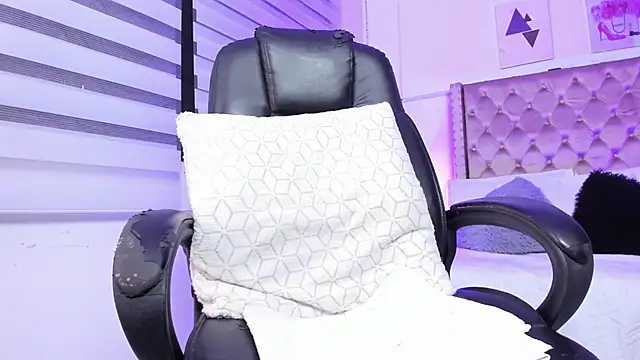 Snapshot of Danna_Ramiirez chatting on December 24, 2024, 12:00 am Danna Ramiirez online show from December 24, 2024, 12:00 am