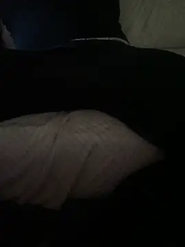 kiksnap-meistro5 online show from February 26, 2025, 8:11 pm