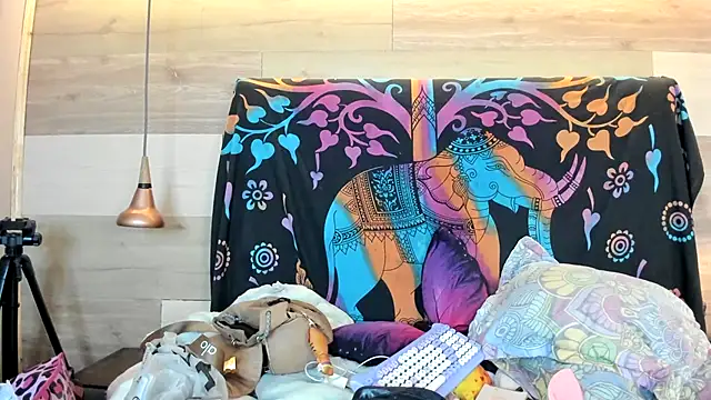 Cori Paige online show from September 17, 2025, 4:03 am