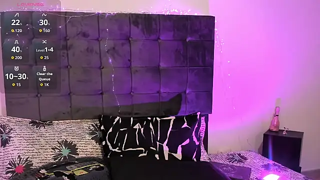 Kylie2211 online show from November 15, 2025, 11:18 am