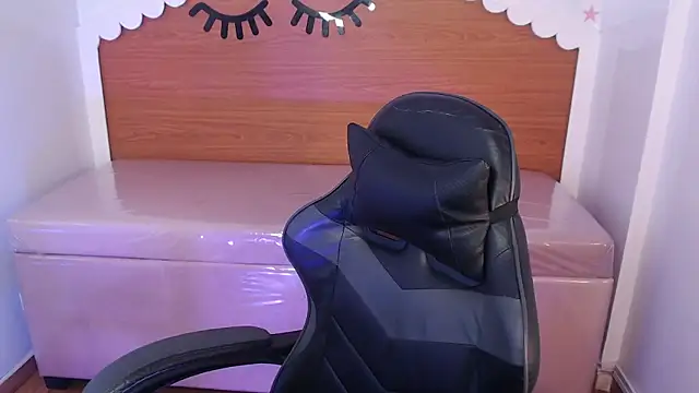 carlie mayer v online show from December 18, 2025, 4:18 am