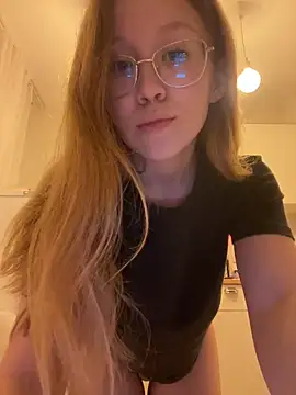 Snapshot of Eva_Weyne chatting on December 1, 2024, 7:14 pm Eva Weyne online show from December 1, 2024, 7:14 pm