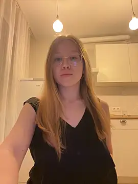 Snapshot of Eva_Weyne chatting on September 19, 2025, 6:41 pm Eva Weyne online show from September 19, 2025, 6:41 pm