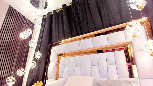 Snapshot of SarayRoyse chatting on March 17, 2025, 7:15 pm SarayRoyse online show from March 17, 2025, 7:15 pm