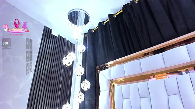 SarayRoyse online show from April 8, 2026, 7:25 pm