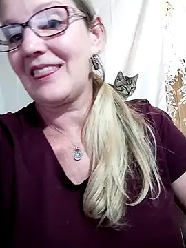 Snapshot of irinamaux chatting on January 24, 2025, 3:13 pm irinamaux online show from January 24, 2025, 3:13 pm