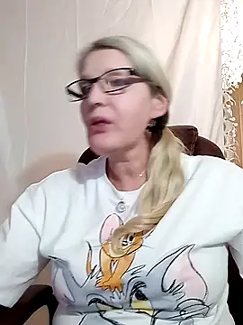 Snapshot of irinamaux chatting on January 25, 2025, 12:58 pm irinamaux online show from January 25, 2025, 12:58 pm