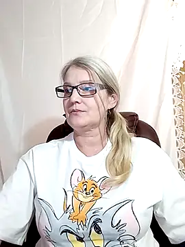 Snapshot of irinamaux chatting on January 25, 2025, 4:03 pm irinamaux online show from January 25, 2025, 4:03 pm