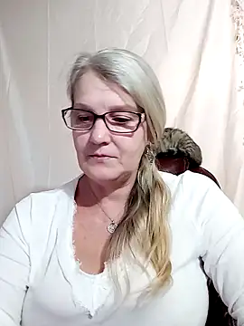 Snapshot of irinamaux chatting on January 27, 2025, 4:43 pm irinamaux online show from January 27, 2025, 4:43 pm