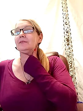 Snapshot of irinamaux chatting on January 31, 2025, 10:42 am irinamaux online show from January 31, 2025, 10:42 am