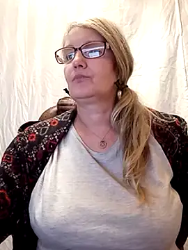 Snapshot of irinamaux chatting on February 13, 2025, 10:12 am irinamaux online show from February 13, 2025, 10:12 am