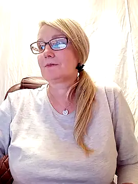 Snapshot of irinamaux chatting on February 13, 2025, 2:09 pm irinamaux online show from February 13, 2025, 2:09 pm