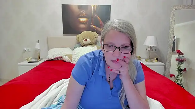 Snapshot of irinamaux chatting on February 14, 2025, 9:32 pm irinamaux online show from February 14, 2025, 9:32 pm