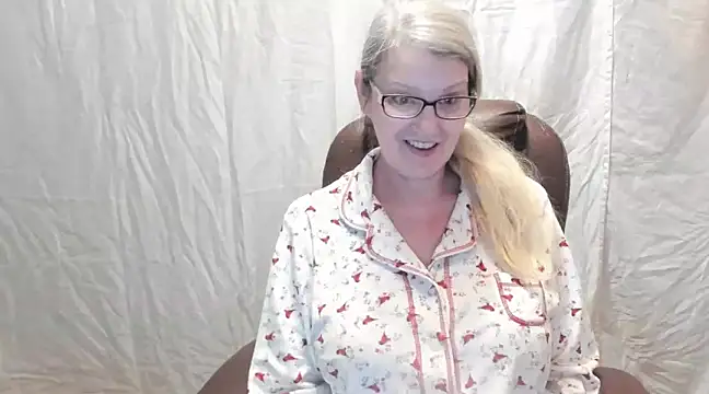 Snapshot of irinamaux chatting on February 19, 2025, 2:23 am irinamaux online show from February 19, 2025, 2:23 am