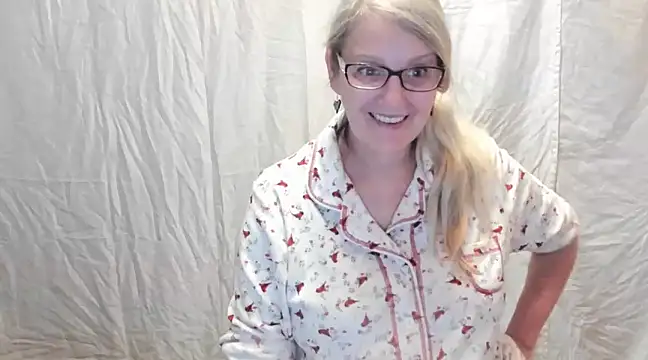 Snapshot of irinamaux chatting on February 19, 2025, 5:27 am irinamaux online show from February 19, 2025, 5:27 am