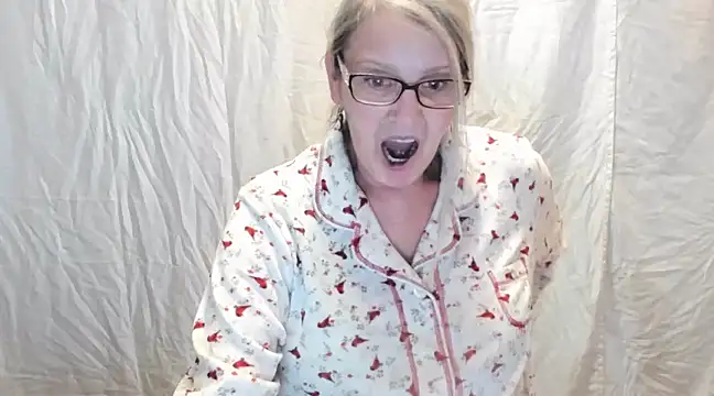 Snapshot of irinamaux chatting on February 19, 2025, 2:01 pm irinamaux online show from February 19, 2025, 2:01 pm