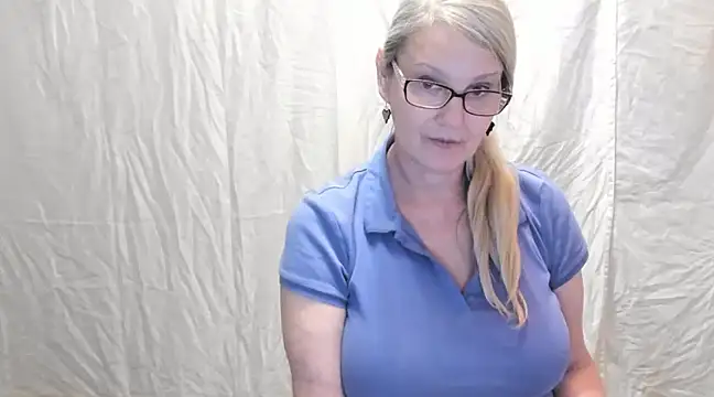 Snapshot of irinamaux chatting on February 19, 2025, 5:06 pm irinamaux online show from February 19, 2025, 5:06 pm