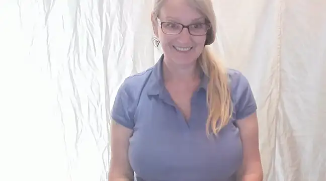 Snapshot of irinamaux chatting on February 20, 2025, 7:45 am irinamaux online show from February 20, 2025, 7:45 am